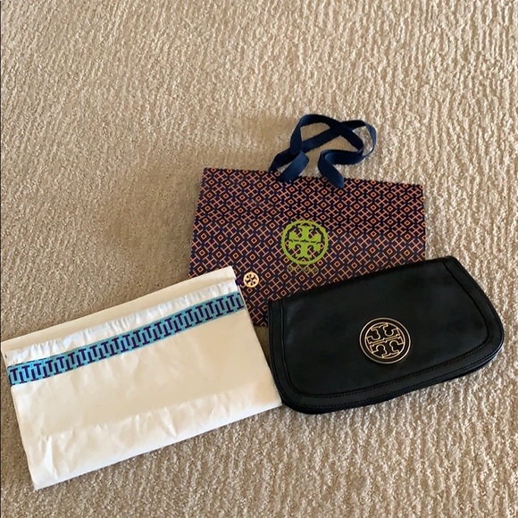 Tory Burch Handbags - Tory Burch Amanda Crossbody